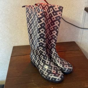 Daisy Fuentes blue and white with silver dots size 7 rain boots